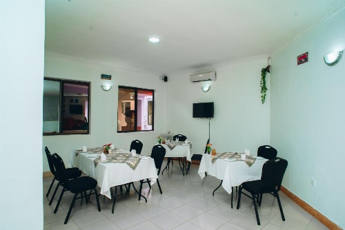 Arusha Giraffe Lodge image 2