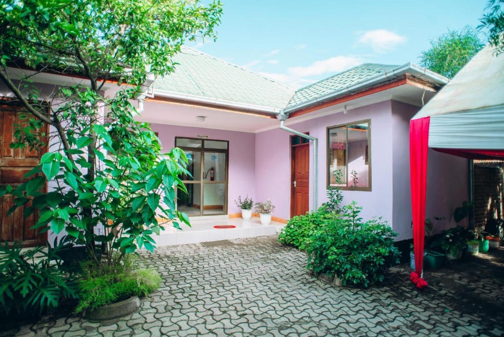 Arusha Giraffe Lodge Main image